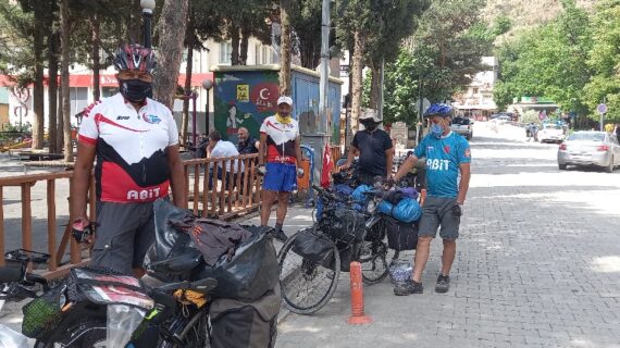 Bolu’dan Van’a bisikletleriyle yola çıktılar