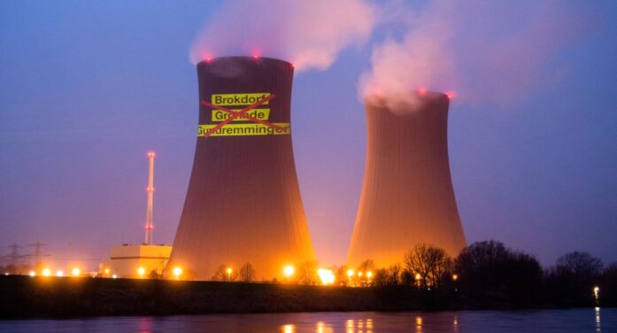 Almanya’da 3 nükleer santralin fişi çekildi
