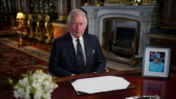 Kral 3. Charles’ın tahta oturması sonrası cumhuriyet tartışması