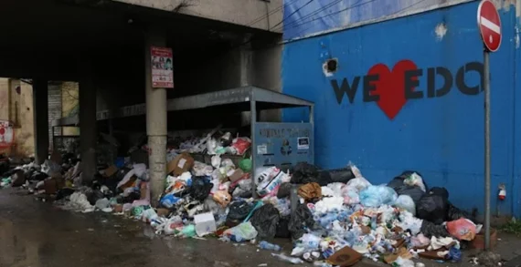Kosova’da temizlik işçilerinin grevi sokaklarda çöp yığınlarına neden oldu