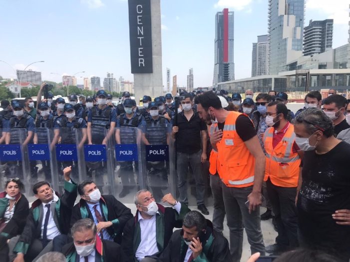 Avukatlar: Kendi ülkemizin başkentine giremeyecek miyiz?