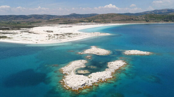 Salda Gölü Millet Bahçesi projesi büyük tepki çekiyor Salda Gölü Millet Bahçesi projesi büyük tepki çekiyor