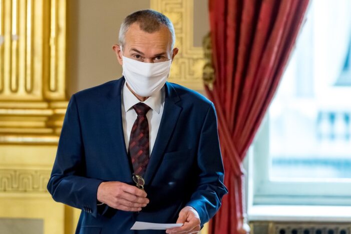 Vandenbroucke: “Aşı her vatandaşa ücretsiz olarak ulaştırılacaktır”