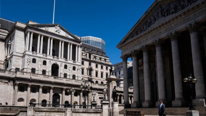 BoE varlık alım hedefini 150 milyar sterlin artırdı