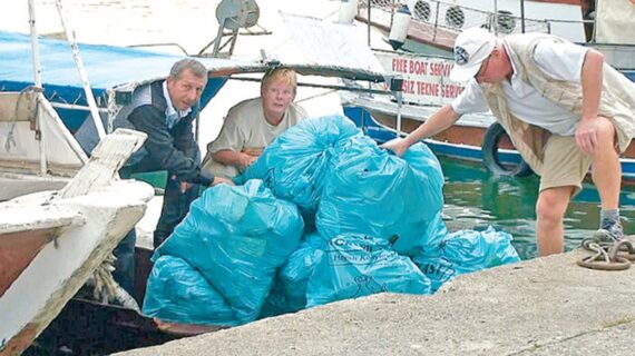 Dalyan’ı Yabancı ‘Temizlik Gönüllüleri’ temizliyor