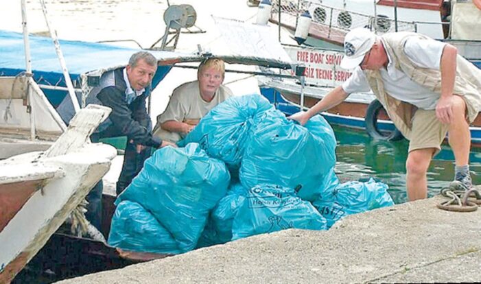Dalyan’ı Yabancı ‘Temizlik Gönüllüleri’ temizliyor
