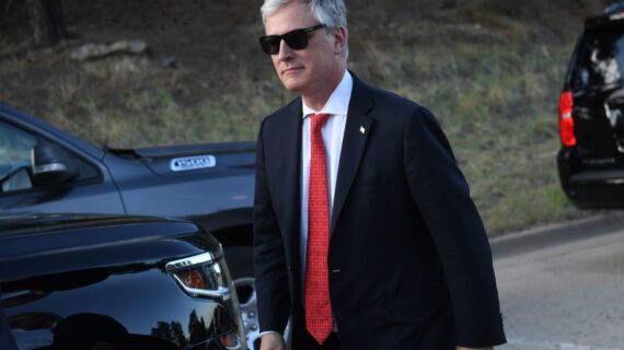 Pottinger: “Covid-19 virüsü Wuhan’da laboratuvardan sızdı”