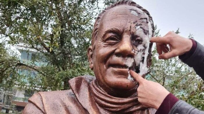 Merhum yazar ‘Bekir Coşkun’un heykeline hain saldırı