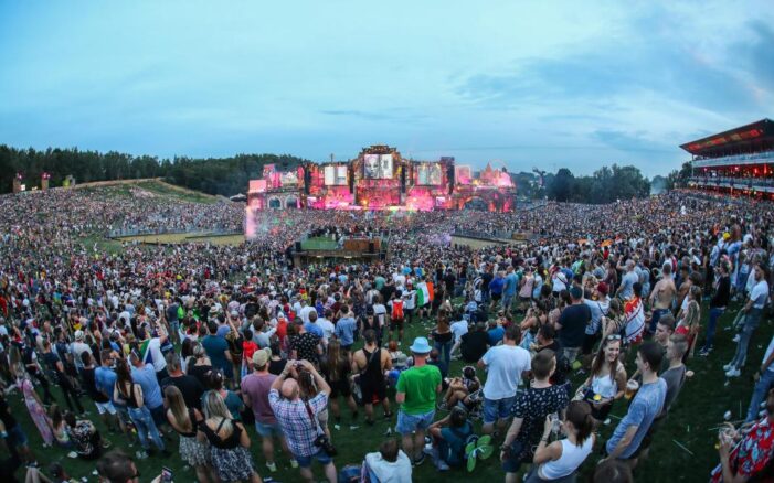 Tomorrowland festivali ertelendi!..