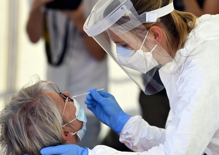 COVID-19 testi son 24 saatte 26 bin 476 kişi pozitif