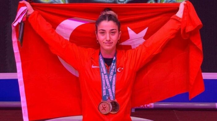 Berfin Altun: Türkiye’de kadın olmak çok zor