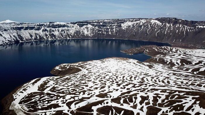 Nemrut Krater Gölü görsel şölen sunuyor