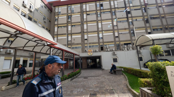 İtalya’da bir hastane personeli işe gitmeden 15 yıl maaş aldı!