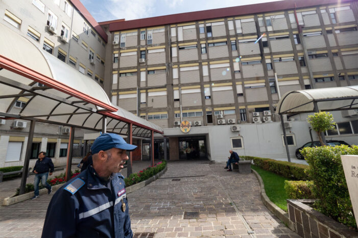 İtalya’da bir hastane personeli işe gitmeden 15 yıl maaş aldı!