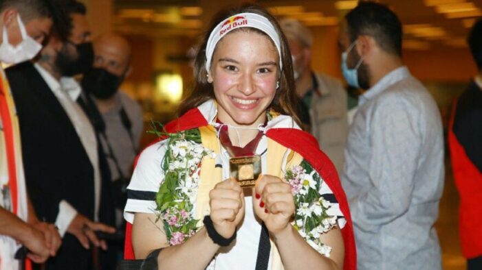 Ayşe Begüm Onbaşı Türkiye’ye döndü