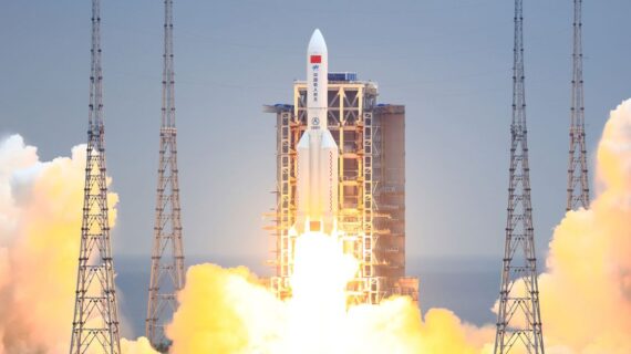 Çin’in kontrolden çıkan roketi Hint Okyanusu’na düştü Çin’in kontrolden çıkan roketi Hint Okyanusu’na düştü