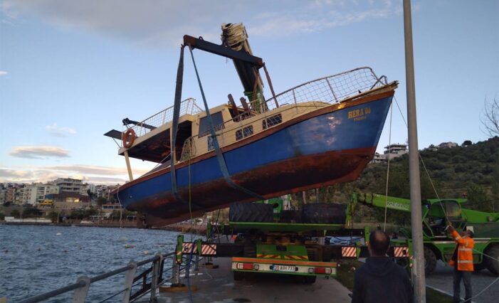 Balıkesir’ ve İzmir’deki fırtınada toplam 109 teknenin battığı tespit edildi