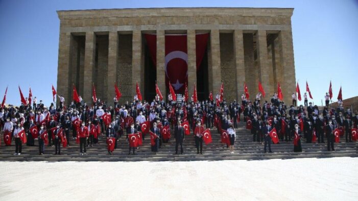 Anıtkabir’de halk içeriye gazeteciler dışarıya!..