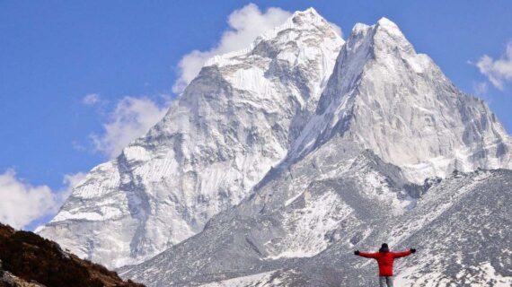 Çin Everest Dağı’nı dağcılara yeniden açtı