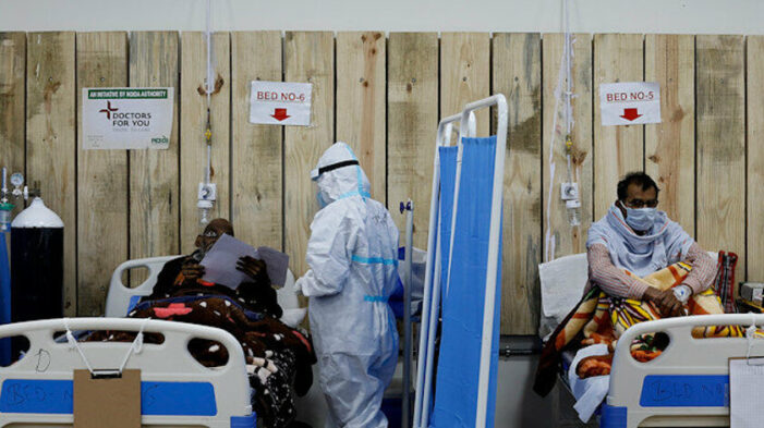 Hindistan’da corona salgını sonucu can kaybı 303 bin 751’i aştı