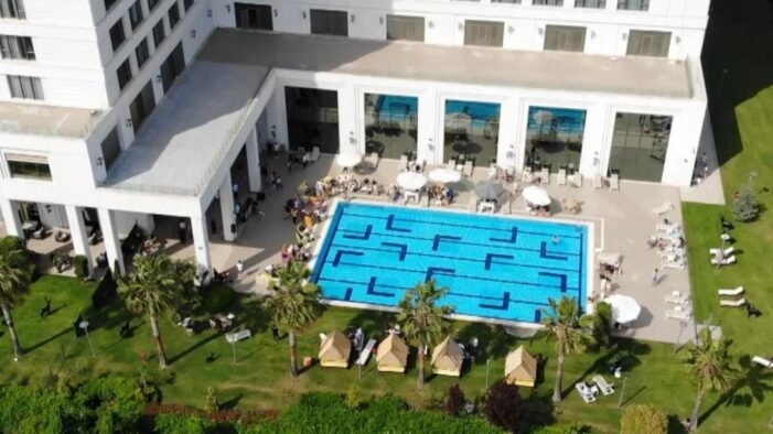 Virüse davetiye çıkarılan parti!..