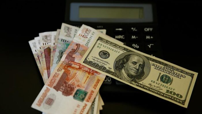 Rusya dolar rezervlerini azalttı