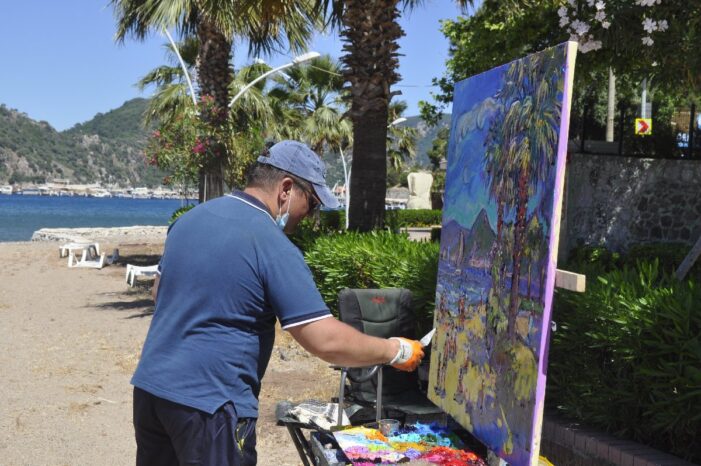 Ukraynalı ressam gezerek hayatını kazanıyor