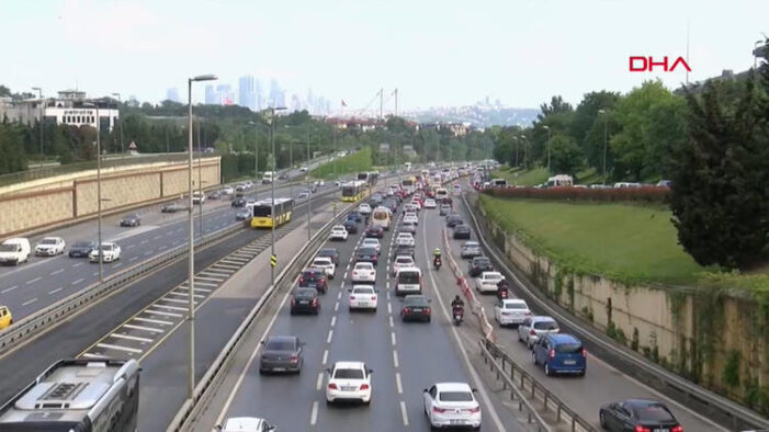 Kapanmanın bitişiyle trafikte hareketlenme başladı