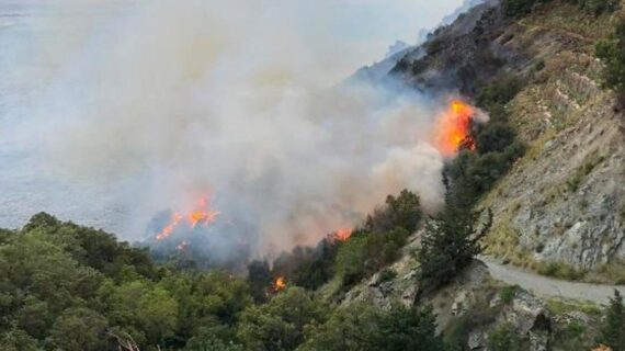 Antalya’da 80 dekar ormanlık alan kül oldu
