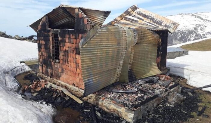 Rize’de yayla evleri kundaklanıyor