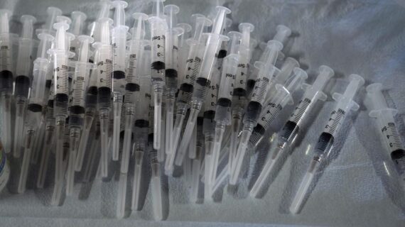 NACI’den  AstraZeneca olanlara ‘başka aşı olun’ tavsiyesi