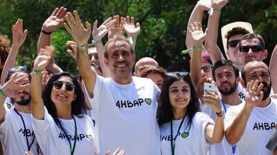 Sanatçılara destek Ahbap Derneği’nden geldi