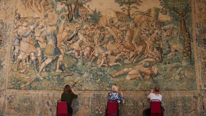 İngilterede 440 yıllık tarihi halıların restorasyonunda sona gelindi