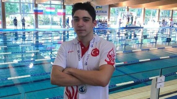 Milli sporcu Kaan Kahraman paletli yüzmede dünya şampiyonu oldu