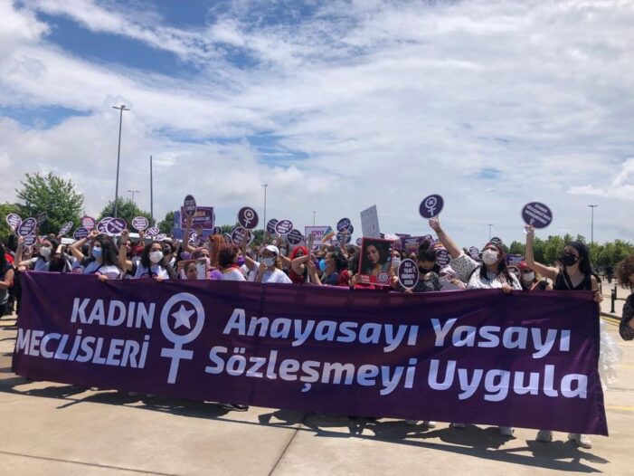 Maltepe’de büyük kadın mitingi “İstanbul Sözleşmesi’nden vazgeçmiyoruz”