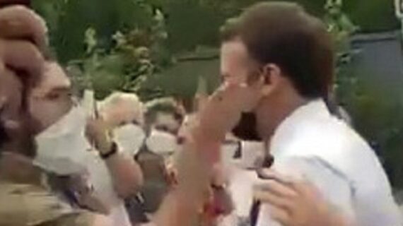 Fransa Cumhurbaşkanı Macron saldırıya uğradı Fransa Cumhurbaşkanı Macron saldırıya uğradı