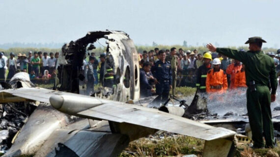 Myanmar’da askeri uçak düştü