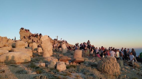 Nemrut Krater Gölü doğada kamp yapmak isteyenlerin uğrak yeri oldu
