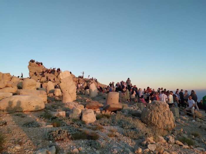 Nemrut Krater Gölü doğada kamp yapmak isteyenlerin uğrak yeri oldu