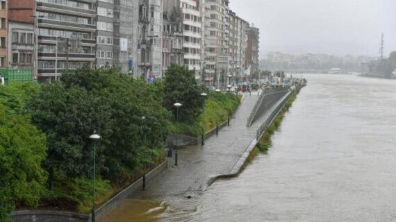 Liège Belediye Başkanı şehri boşaltın çağrısı yaptı!..