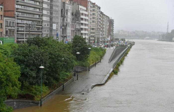 Liège Belediye Başkanı şehri boşaltın çağrısı yaptı!..