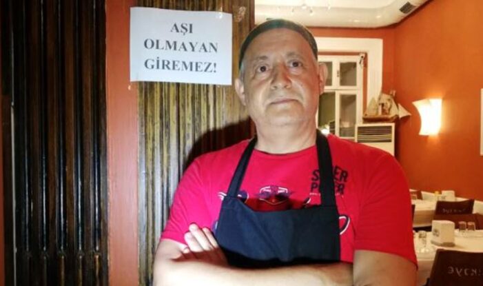 İzmir’de restoranının girişine “Aşı olmayan giremez” yazısını astı!..
