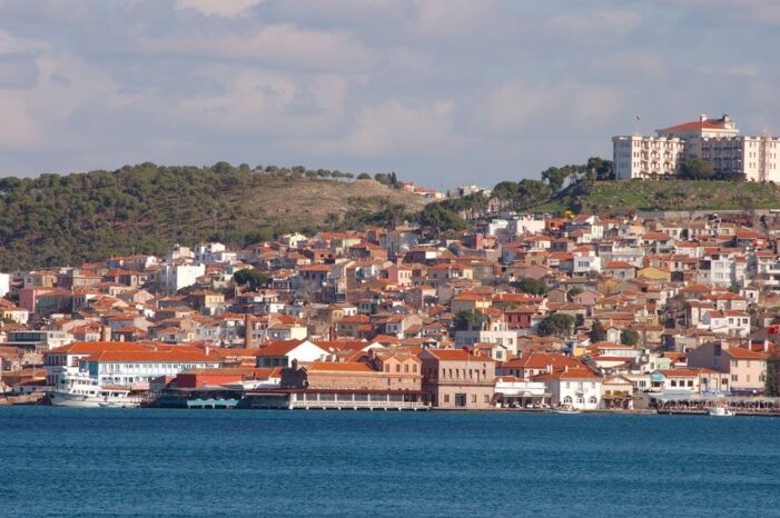 Ayvalık: Nüfusu on kat artırınca bir günde 240 ton çöp çıktı!..