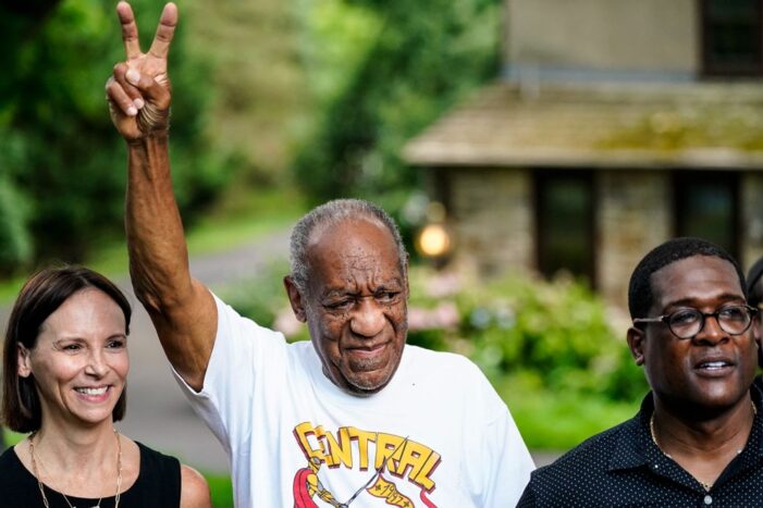 Bill Cosby sahnelere dönmeye hazırlanıyor