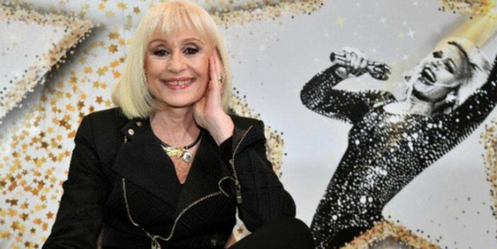 Dünyaca ünlü İtalyan şarkıcı Raffaella Carra yaşamını yitirdi