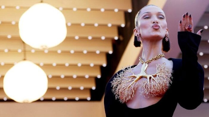 Bella Hadid’in kolyesi moda dünyasının gündemine oturdu