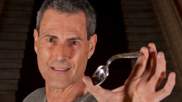 Geller: “Uzaylılarla 50 yıldır iletişim halindeyiz”