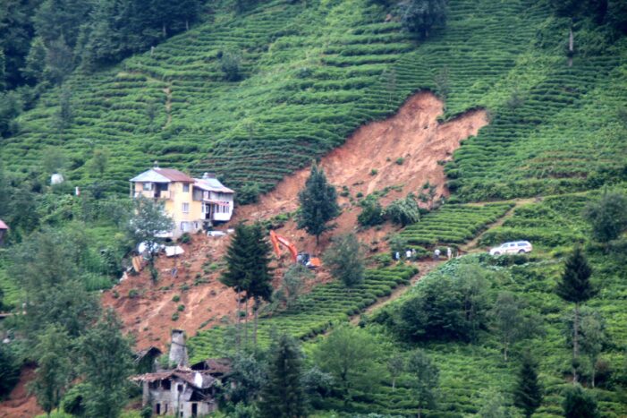 Rize’de sel felaketi: 47 bina yıkıldı 99 binada ağır hasar var