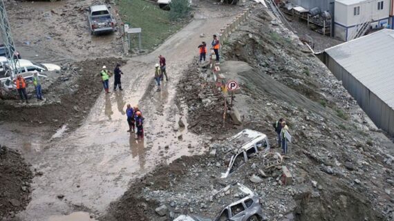 Rize ve Artvin’ de sel felaketi… Rize ve Artvin’ de sel felaketi…