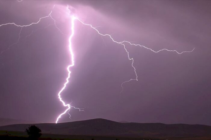 Hindistan’da yıldırım düşmesi sonucu 28 kişinin hayatını kaybetti